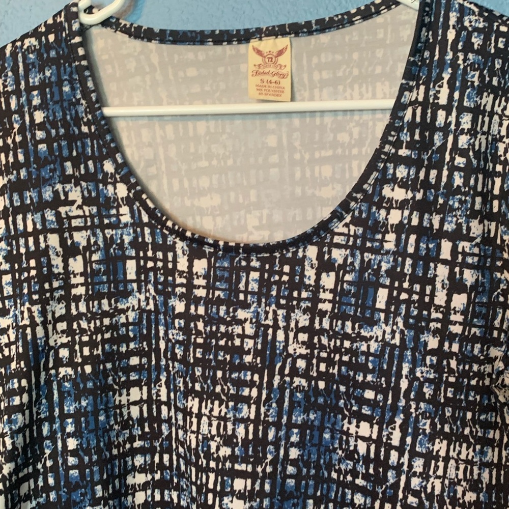 Patterned navy blouse - Picture 2 of 5